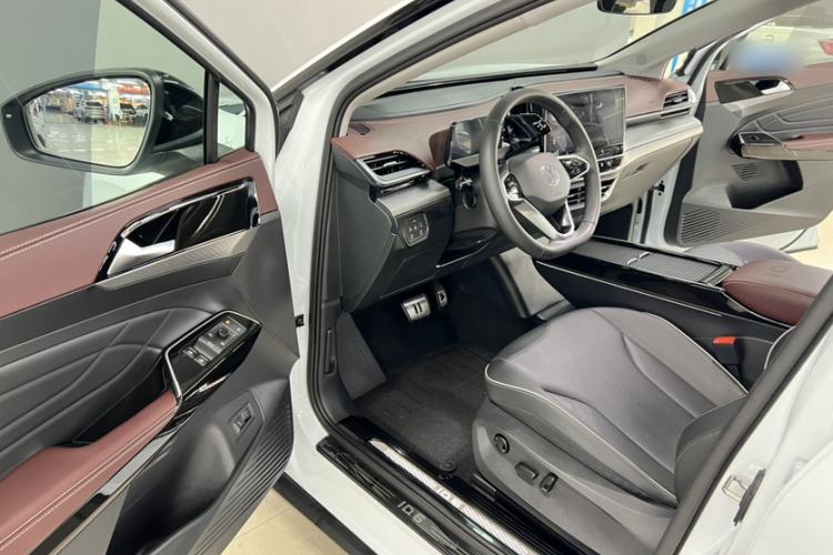 Used Volkswagen ID.6 X 2023 Upgraded Model Pure Long-Range Version Interior 1
