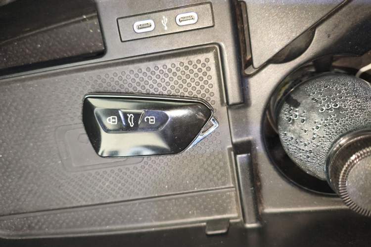 Used Volkswagen ID.6 X 2023 Ultra-Intelligent Long-Range Version Interior 1