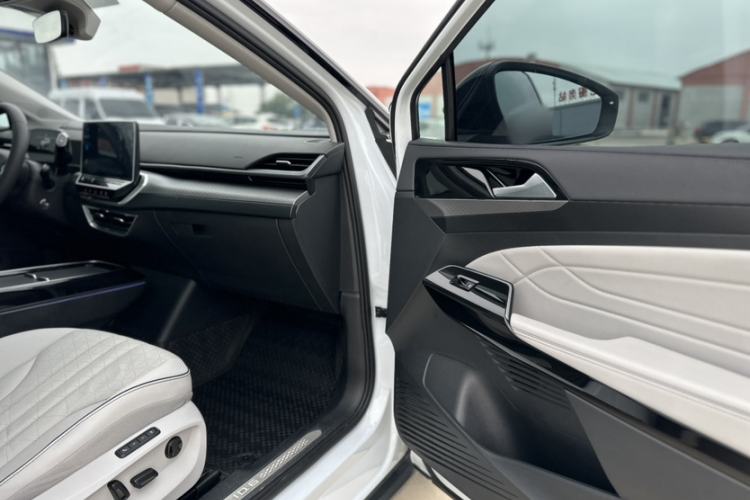 Used Volkswagen ID.6 X 2023 Ultra-Intelligent Long-Range Version Interior 11