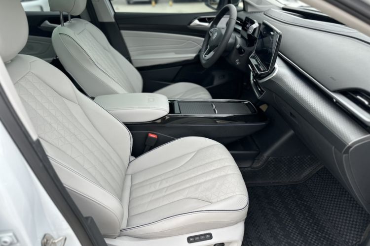Used Volkswagen ID.6 X 2023 Ultra-Intelligent Long-Range Version Interior 14