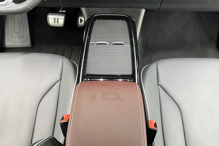 Used Volkswagen ID.6 X 2023 Upgraded Model Pure Long-Range Version Interior 2