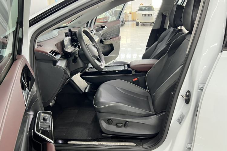 Used Volkswagen ID.6 X 2023 Upgraded Model Pure Long-Range Version Interior 3