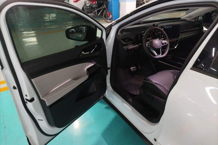Used Volkswagen ID.6 X 2023 Pure Long-Range Version Interior 3