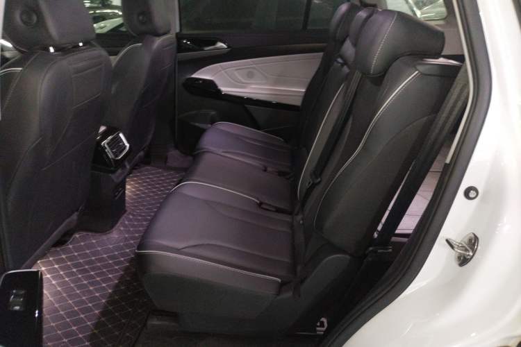 Used Volkswagen ID.6 X 2023 Pure Long-Range Version Interior 4