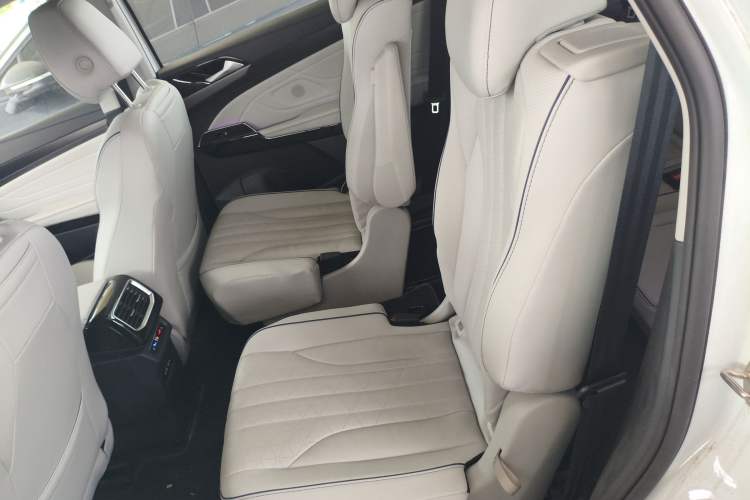 Used Volkswagen ID.6 X 2023 Ultra-Intelligent Long-Range Version Interior 4
