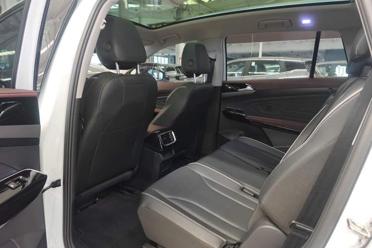 Used Volkswagen ID.6 X 2023 Upgraded Model Pure Long-Range Version Interior 5