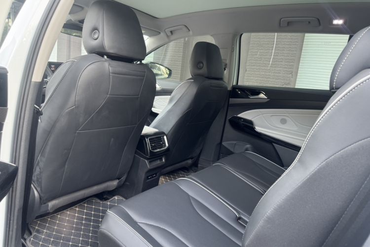 Used Volkswagen ID.6 X 2023 Pure Long-Range Version Interior 5
