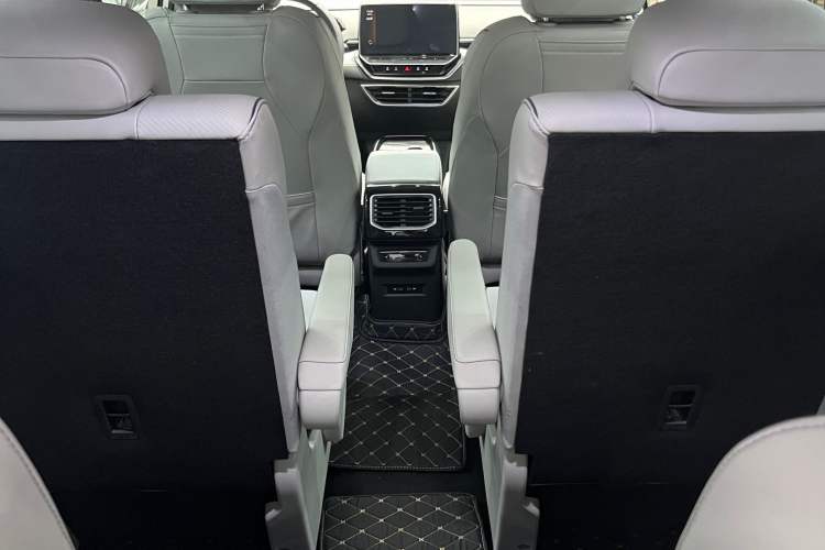 Used Volkswagen ID.6 X 2023 Upgraded Version Kinetic All-Wheel Drive Edition Interior 5