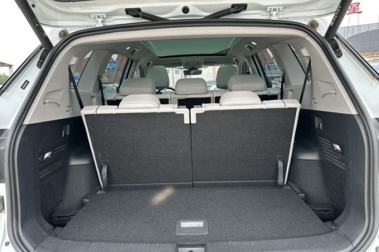 Used Volkswagen ID.6 X 2023 Ultra-Intelligent Long-Range Version Interior 6