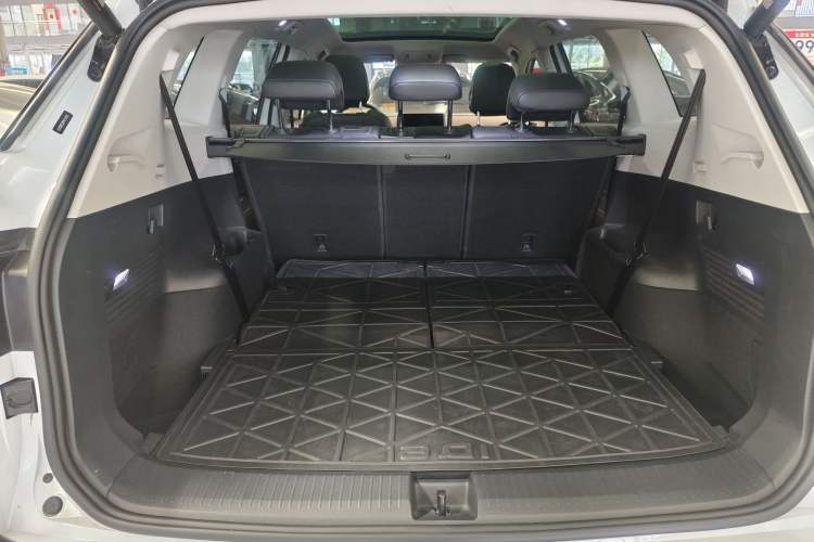 Used Volkswagen ID.6 X 2023 Upgraded Model Pure Long-Range Version Interior 6