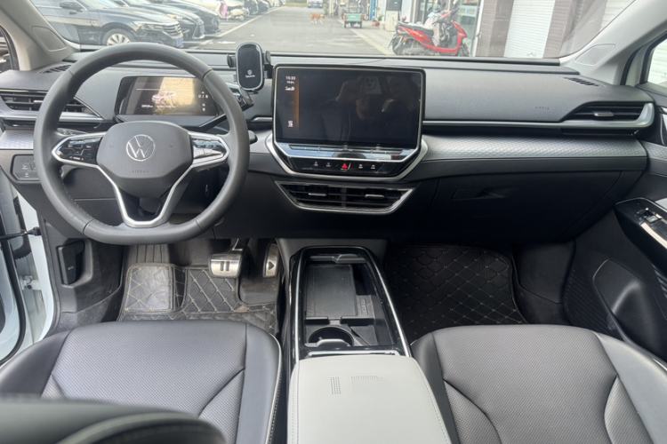 Used Volkswagen ID.6 X 2023 Pure Long-Range Version Interior 6