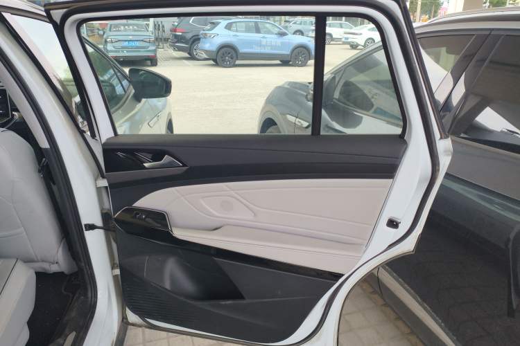 Used Volkswagen ID.6 X 2023 Ultra-Intelligent Long-Range Version Interior 6