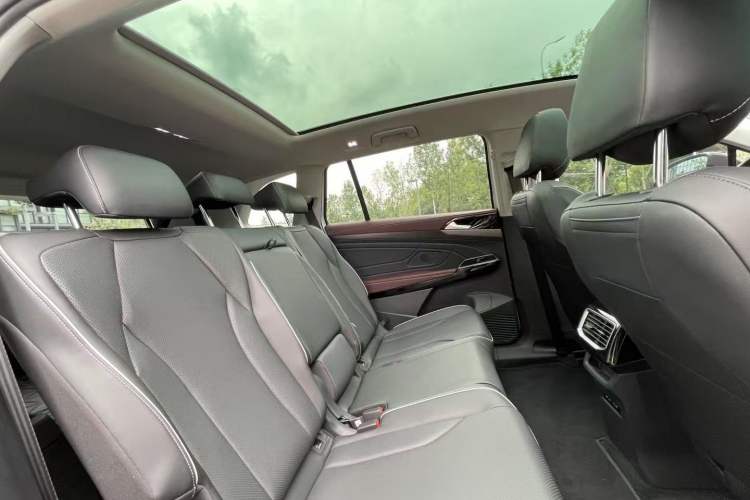 Used Volkswagen ID.6 X 2023 Upgraded Model Pure Long-Range Version Interior 7