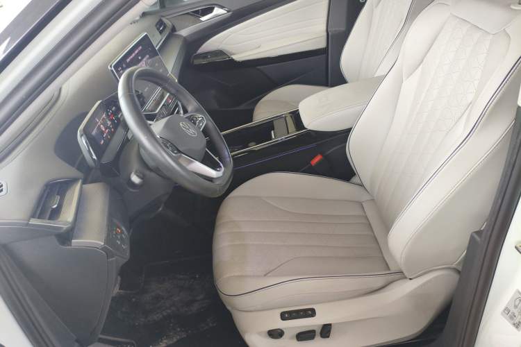 Used Volkswagen ID.6 X 2023 Ultra-Intelligent Long-Range Version Left Front Seat