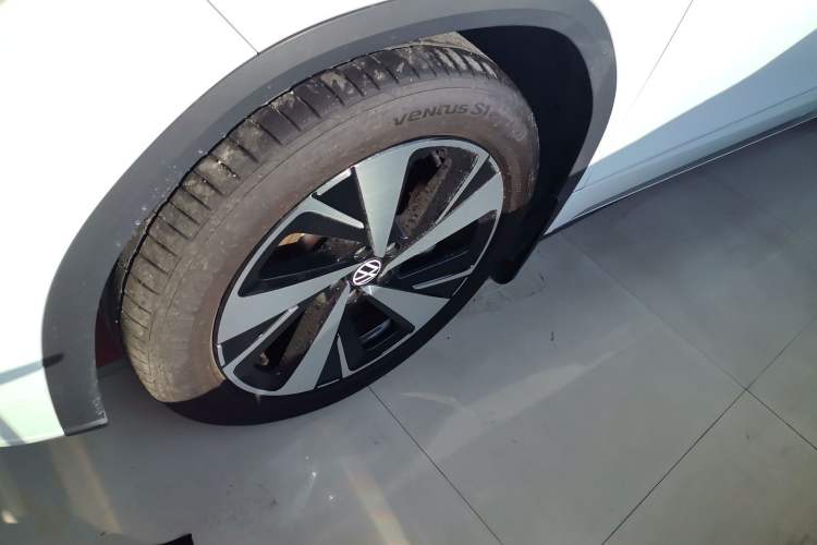 Used Volkswagen ID.6 X 2023 Upgraded Model Pure Long-Range Version Left Front Wheel Hub