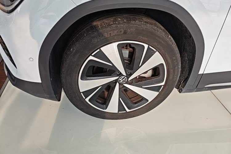 Used Volkswagen ID.6 X 2023 Ultra-Intelligent Long-Range Version Left Front Wheel Hub