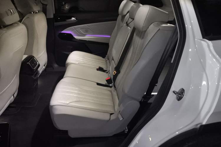 Used Volkswagen ID.6 X 2023 Upgraded Model Ultra-Long Range Version Left Rear Seat