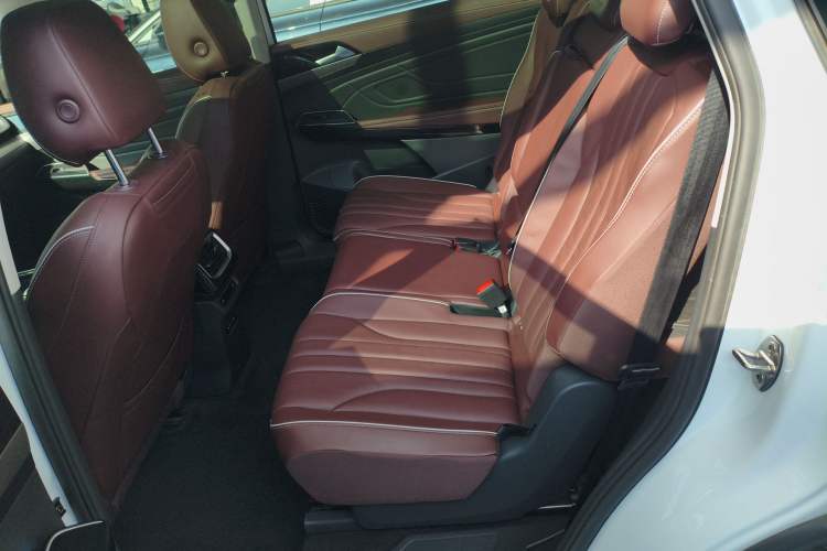 Used Volkswagen ID.6 X 2023 Upgraded Model Ultra-Long Range Version Left Rear Seat