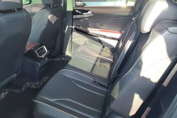 Used Volkswagen ID.6 X 2023 Upgraded Model Pure Long-Range Version Left Rear Seat