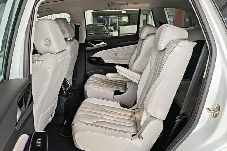 Used Volkswagen ID.6 X 2023 Ultra-Intelligent Long-Range Version Left Rear Seat