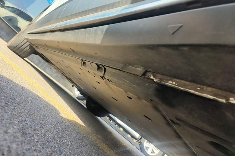 Used Volkswagen ID.6 X 2023 Ultra-Intelligent Long-Range Version Left Side Sill