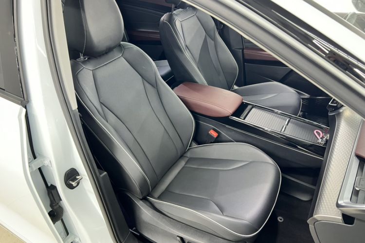 Used Volkswagen ID.6 X 2023 Upgraded Model Pure Long-Range Version Right Front Seat