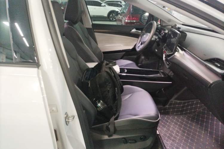 Used Volkswagen ID.6 X 2023 Pure Long-Range Version Right Front Seat