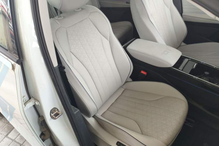 Used Volkswagen ID.6 X 2023 Ultra-Intelligent Long-Range Version Right Front Seat