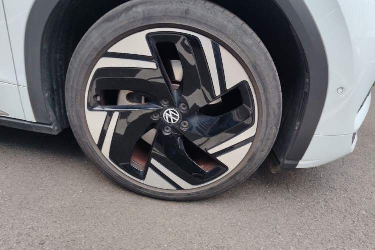 Used Volkswagen ID.6 X 2023 Upgraded Version Kinetic All-Wheel Drive Edition Right Front Wheel Hub