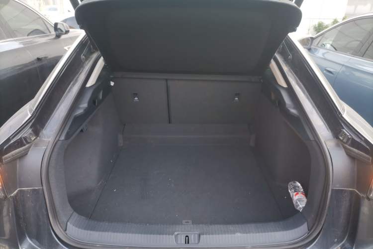 Used Volkswagen ID.7 VIZZION 2024 AIR model Trunk