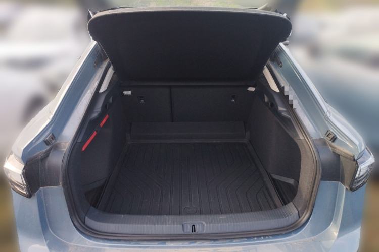Used Volkswagen ID.7 VIZZION 2024 AIR model Trunk