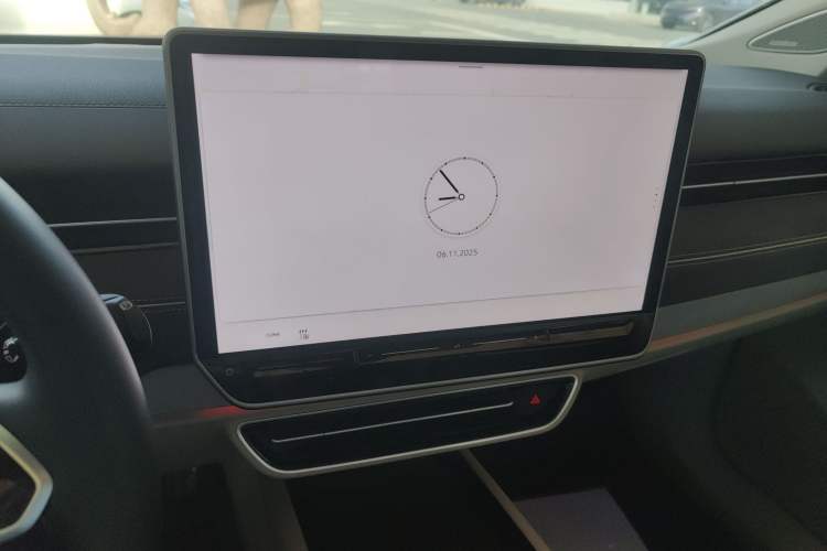 Used Volkswagen ID.7 VIZZION 2024 First Edition Audio And AC Panel