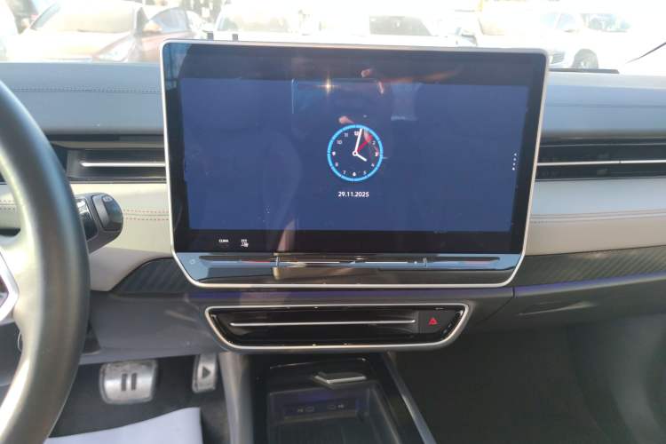 Used Volkswagen ID.7 VIZZION 2024 AIR model Audio And AC Panel