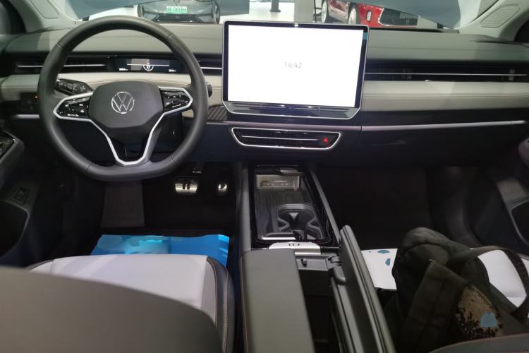 Used Volkswagen ID.7 VIZZION 2024 AIR model Center Console