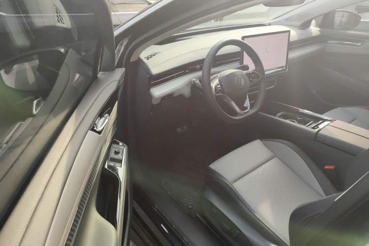 Used Volkswagen ID.7 VIZZION 2024 AIR model Driver Seat