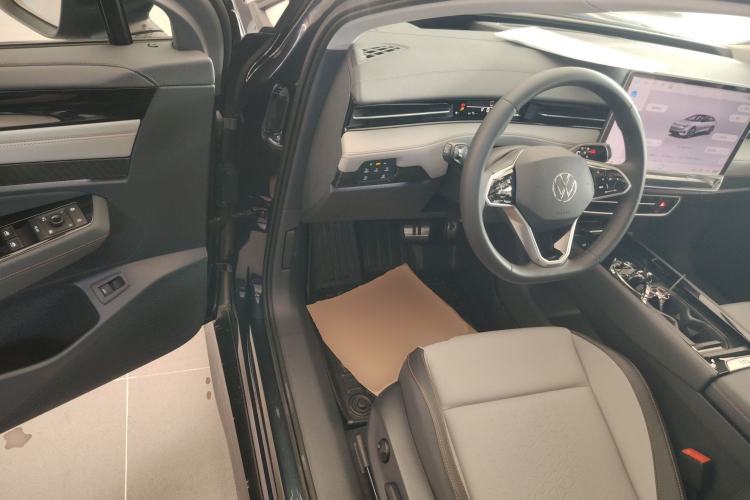 Used Volkswagen ID.7 VIZZION 2024 AIR model Driver Seat