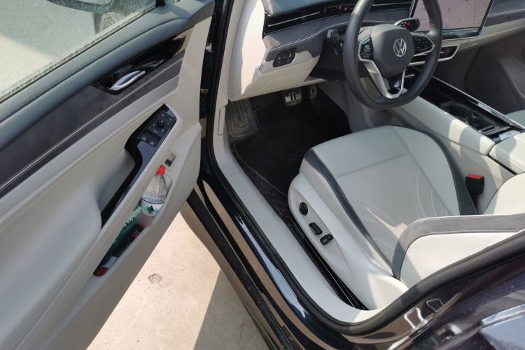 Used Volkswagen ID.7 VIZZION 2024 First Edition Driver Seat