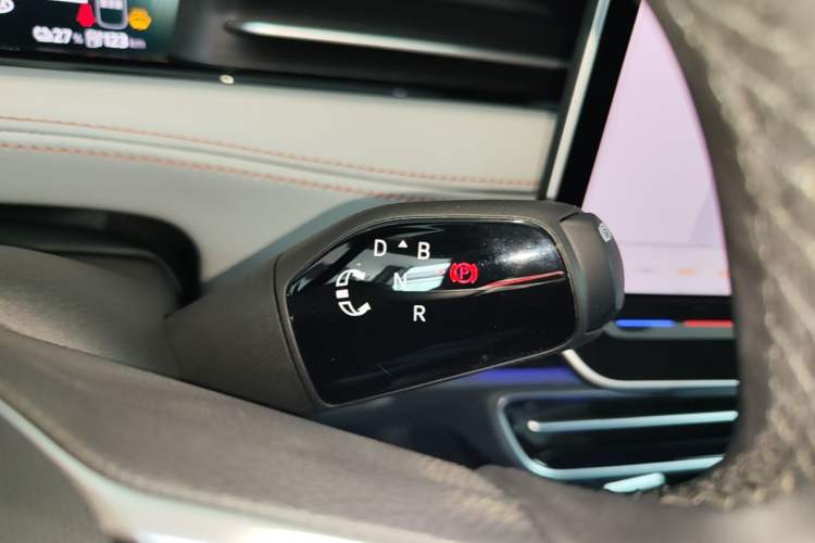 Used Volkswagen ID.7 VIZZION 2024 AIR model Gear Lever