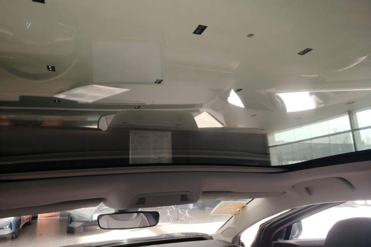 Used Volkswagen ID.7 VIZZION 2024 AIR model Headliner