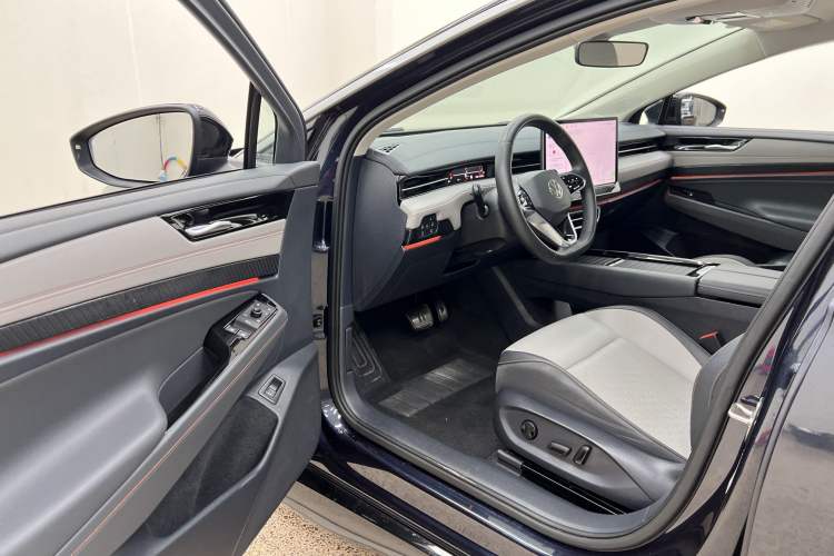 Used Volkswagen ID.7 VIZZION 2024 AIR model Interior 5