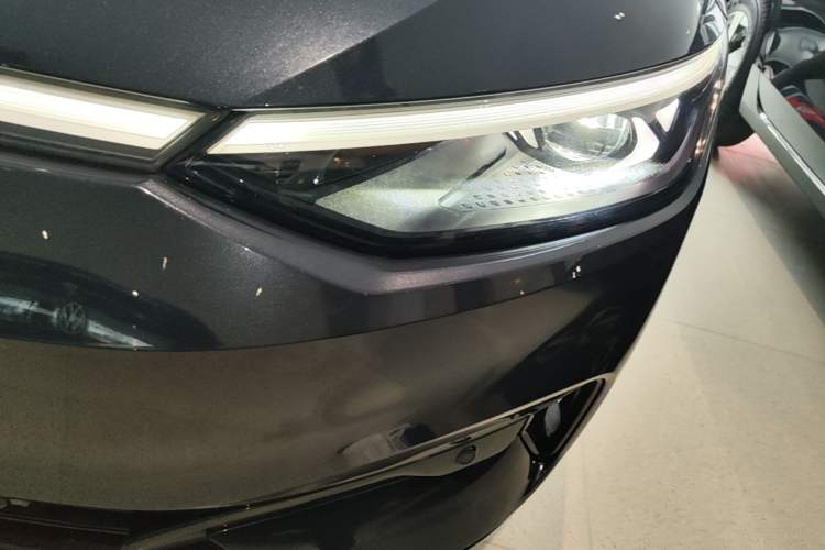 Used Volkswagen ID.7 VIZZION 2024 AIR model Left Front Headlight