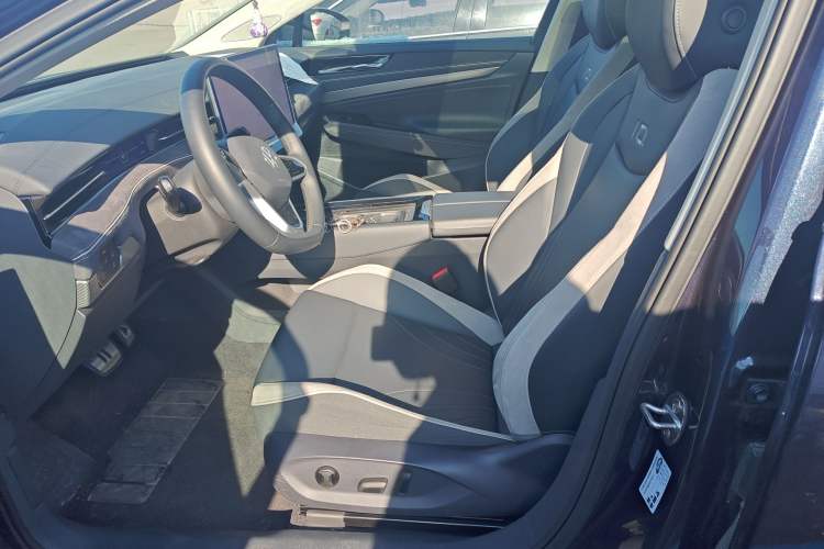 Used Volkswagen ID.7 VIZZION 2024 First Edition Left Front Seat