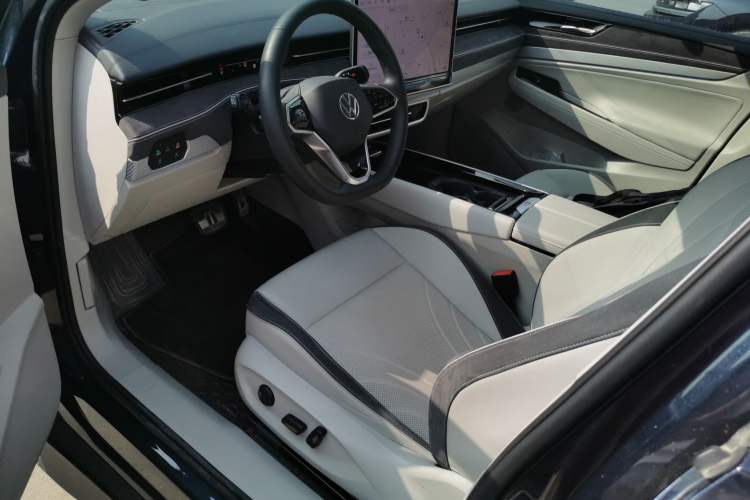 Used Volkswagen ID.7 VIZZION 2024 First Edition Left Front Seat