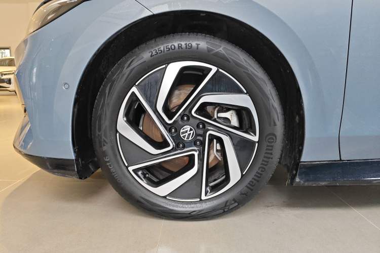 Used Volkswagen ID.7 VIZZION 2024 PRO Model Left Front Wheel Hub