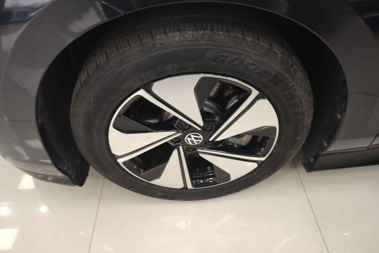 Used Volkswagen ID.7 VIZZION 2024 AIR model Left Front Wheel Hub
