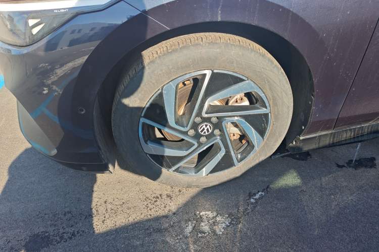 Used Volkswagen ID.7 VIZZION 2024 First Edition Left Front Wheel Hub