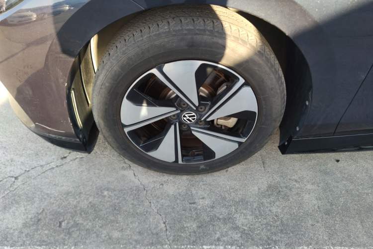 Used Volkswagen ID.7 VIZZION 2024 AIR model Left Front Wheel Hub