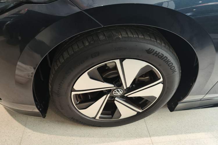 Used Volkswagen ID.7 VIZZION 2024 AIR model Left Front Wheel Hub