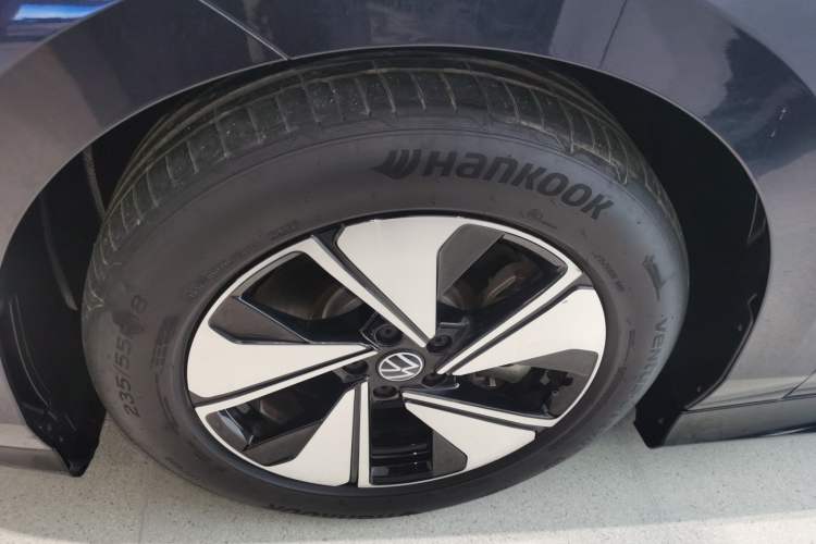 Used Volkswagen ID.7 VIZZION 2024 AIR model Left Front Wheel Hub