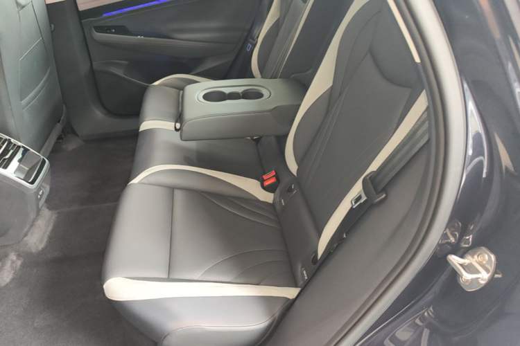 Used Volkswagen ID.7 VIZZION 2024 AIR model Left Rear Seat